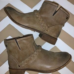 Roxy ankle booties